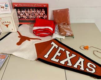 VINTAGE UNIVERSITY OF TEXAS PENNANT