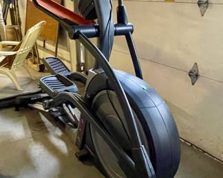 PROFORM ELLIPTICAL CROSS-TRAINER