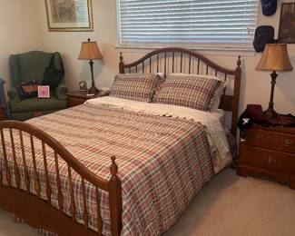 Vintage Queen Bed, nightstands and dresser/mirror
