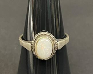 045  Lot 750h  Vintage sterling silver and opal ring