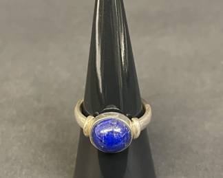 086  Lot 600h  Vintage sterling silver and lapis ring