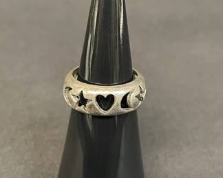 093  Lot 700h  Sterling silver stars and hearts band ring