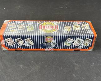 Lot 412h  1992 Factory sealed Upper Deck baseball card set