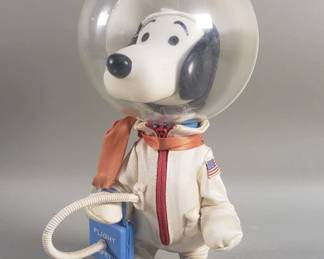 Lot 60  1969 Snoopy astronaut doll