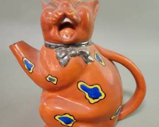 Lot 367  Vintage Japanese porcelain cat teapot