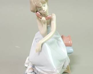 Lot 121  Lladro porcelain ChitChat figure