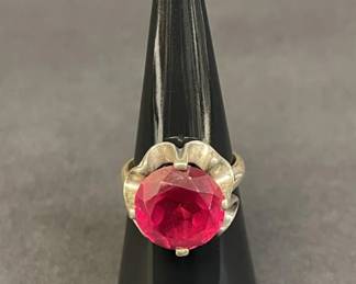 085  Lot 500h  Vintage sterling silver with faceted red stone