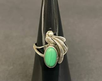 043  Lot 555h  Vintage sterling silver and malachite ring