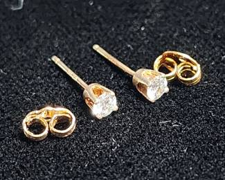 013  Lot 296h  14k yellow gold and natural diamond studs