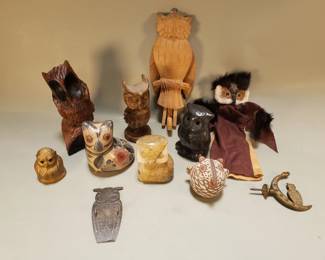 Lot 530  Group of owl figurines, stone, leather, wood, etc