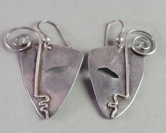089  Lot 260  Vintage sterling silver modernist