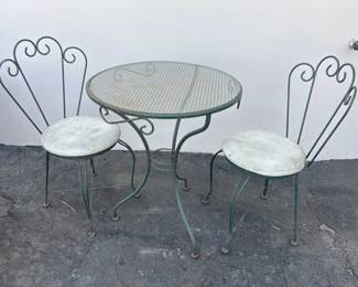 Lot 85  3pcs wroughtiron ice cream parlor patio set