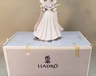134  Lot 11  Lladro porcelain angel figurine