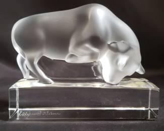 035  Lot 109  Lalique crystal bull paperweight