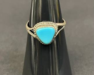 102  Lot 431h  Vintage sterling silver and turquoise ring
