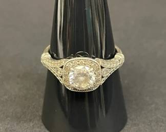 097  Lot 615h  Vintage sterling silver ring and cubic zirconia