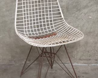 036  Lot 83  Herman Miller Eamesstyle metal wire chair