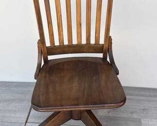 Lot 409h  Vintage Riverside Furniturestyle chair