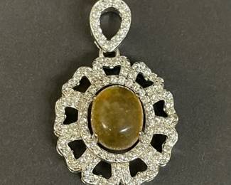 094  Lot 745h  Vintage sterling silver pendant with oval