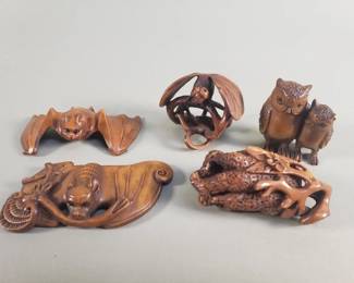 026  Lot 564  Fine vintage carved wood netsukes