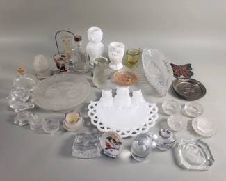 Lot 556  Group of vintage glass pitchers, plates,