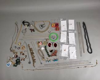 Lot 338  Costume jewelry necklaces, brooches, pendants,