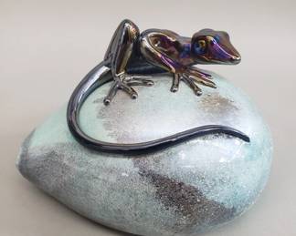 154  Lot 472  Signed Stuart Abelman art glass sculpture