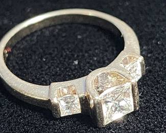 002  Lot 298h  14k white gold GIA VVS1 G 0.68 carat diamond