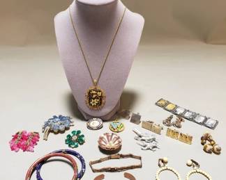 Lot 18  Group of vintage costume jewelry