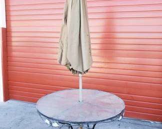 Lot 473  Aluminum patio round table with umbrella stand