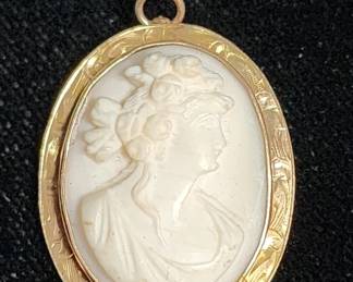 056  Lot 294h  Vintage 10k gold cameo broochpendant