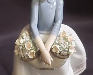 Lot 88  Lladro porcelain figurine