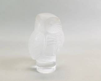 041  Lot 560  Lalique crystal owl figurine