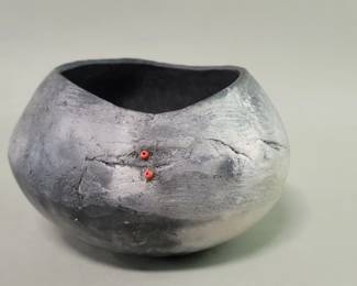 Lot 385  Pavlik studio 1986 blackwater ceramic vessel