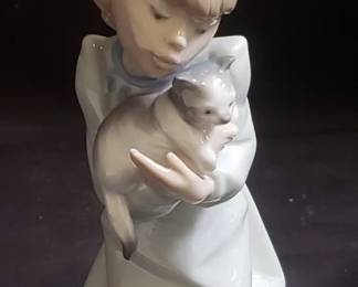 136  Lot 87  Lladro Buenas Noches Gatito porcelain figurine