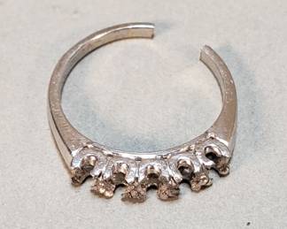 023  Lot 105  950 platinum ring without stones