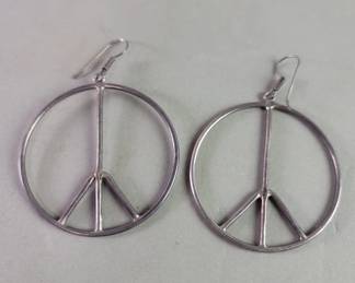 076  Lot 239  Sterling silver Mexico peace sign dangledrop