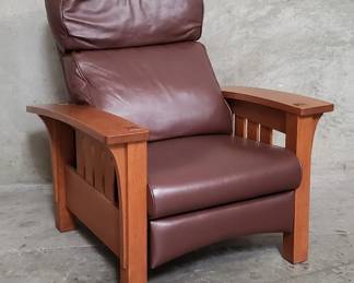 006  Lot 32  Stickley Arts and Crafts oak and leather Morris