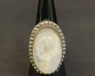 078  Lot 444h  Vintage sterling silver and moon stone ring