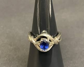 092  Lot 650h  Vintage sterling silver ring with oval faceted