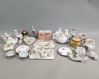 Lot 550  Vintage miniature tea sets and miscellaneous