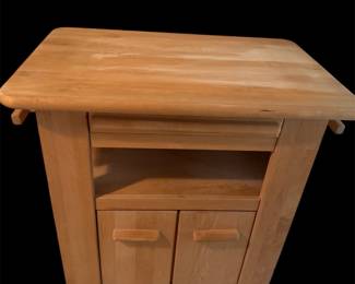 Block on wheels with storage 