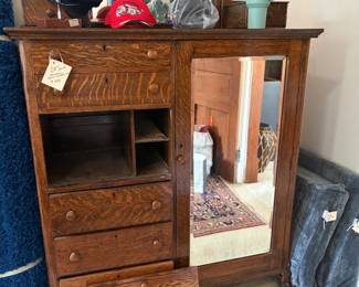 Gentleman's chest, needs a little repair