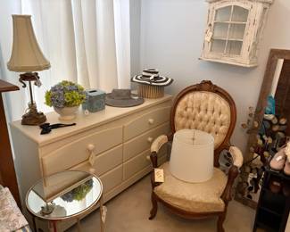 dresser, victorian chair, decor, mirrors