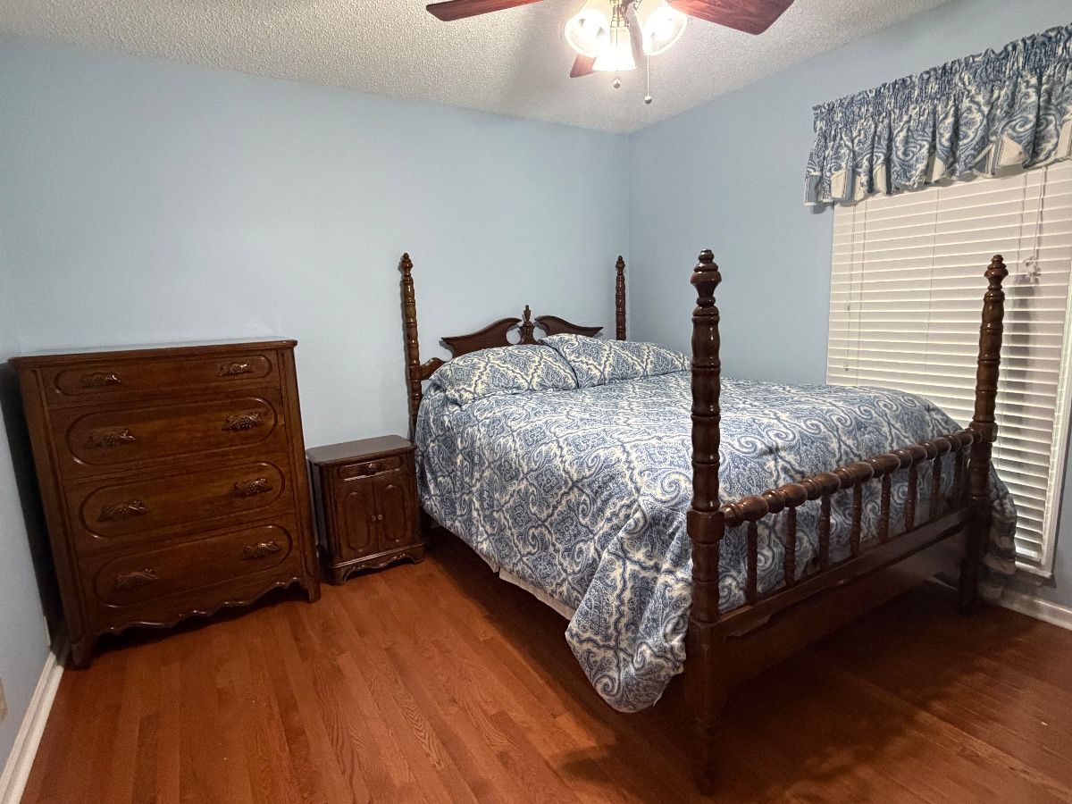Lillian Russell Bedroom Set