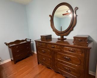 Lillian Russell Bedroom Set 