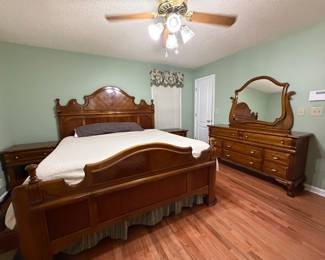 Rock City Manufacturer Bedroom set 