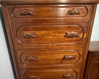 Lillian Russell Bedroom Set 