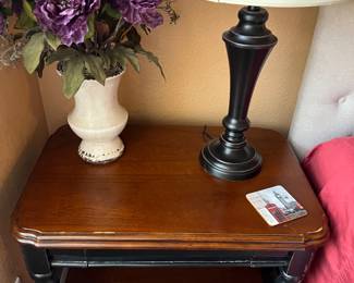 PAIR OF NIGHTSTANDS