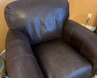 CLUB CHAIR